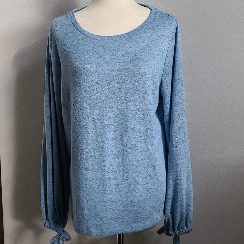 A N.A. WOMAN'S TOP